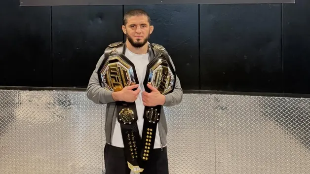 Ислам Махачев