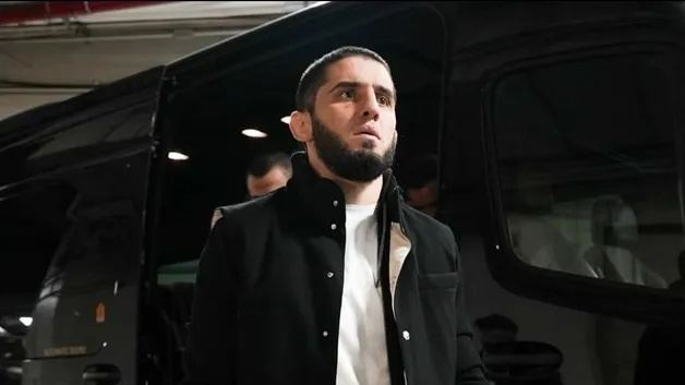 Ислам Махачев