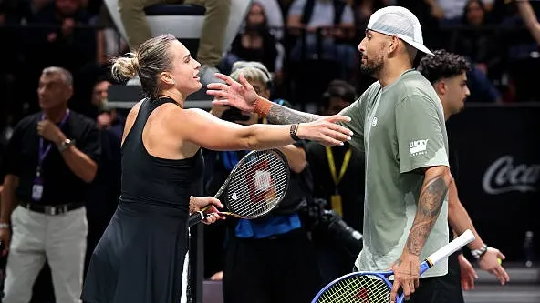 Первая ракетка мира под давлением: Ник Кирьос выиграл в «Битве полов» с Ариной Соболенко фото на sportnews.kz от 29 декабря 2025 09:43