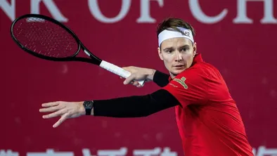 Александр Бублик начал сезон-2026 с выхода в четвертьфинал ATP 250 в Гонконге