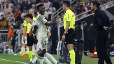 Намеки, эмоции и извинения: чем закончился конфликт Симеоне с Винисиусом