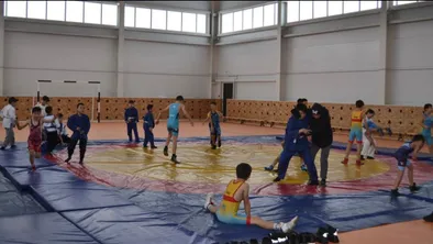 Новый спортивный комплекс открыт в селе Бозой Шалкарского района