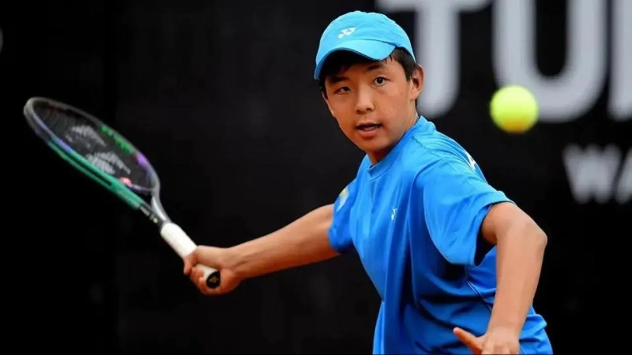 Зангар Нурланулы во время матча турнира ITF J300 в Австралии фото на sportnews.kz от 20 января 2026 09:43