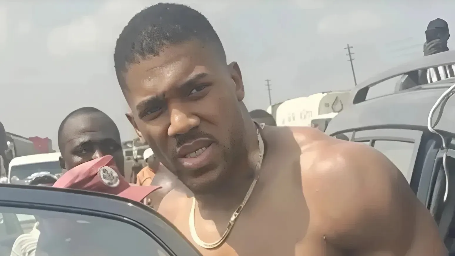 Водитель автомобиля Энтони Джошуа предстал перед судом после смертельного ДТП в Нигерии фото на sportnews.kz от 21 января 2026 11:51