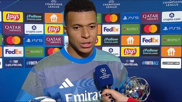  Мбаппе дает интервью