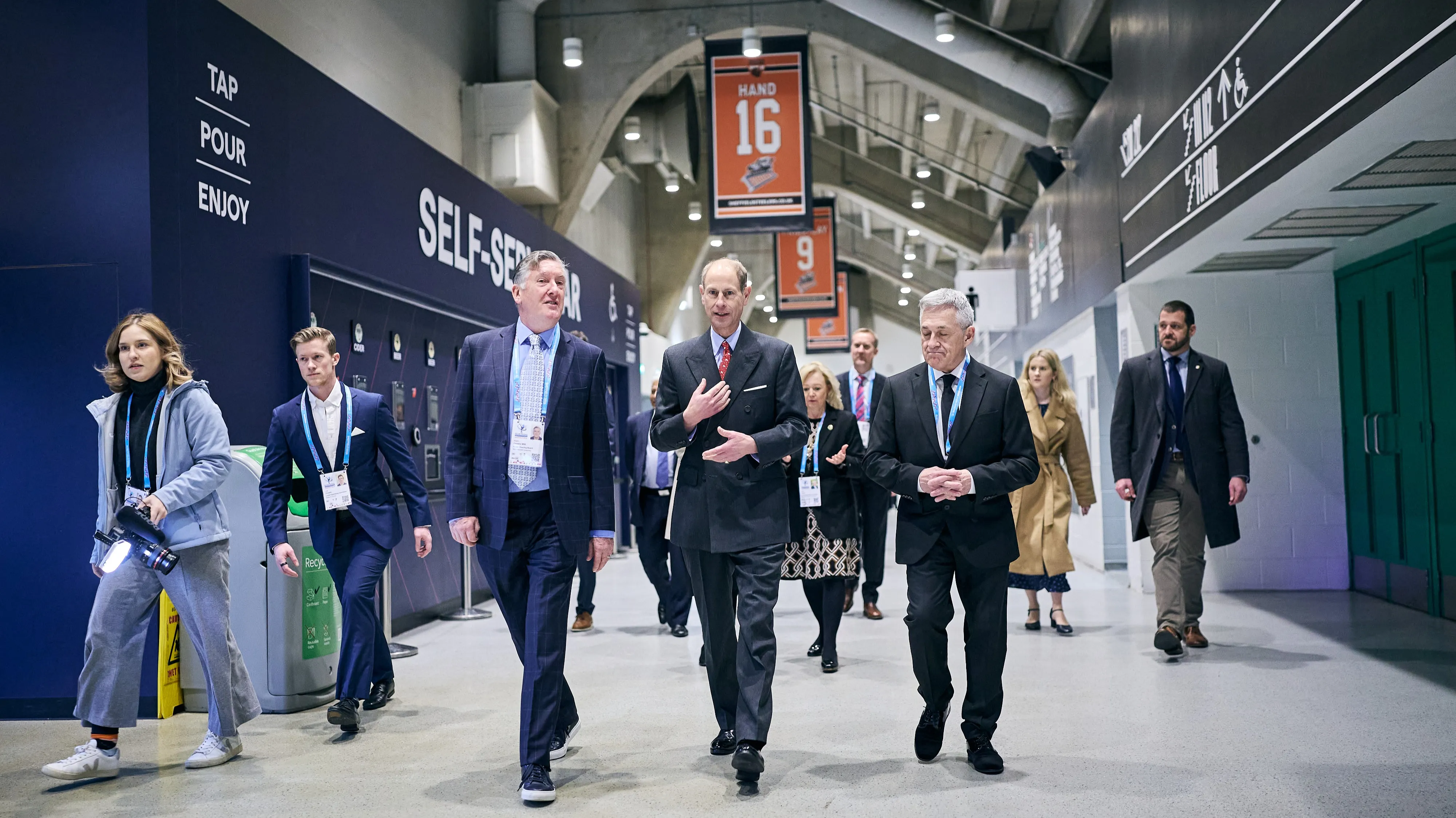 Герцог и герцогиня Эдинбургские посетили чемпионат Европы фото на sportnews.kz от 22 января 2026 11:33