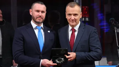 Только трое в истории: Константин Барулин получил памятную награду КХЛ