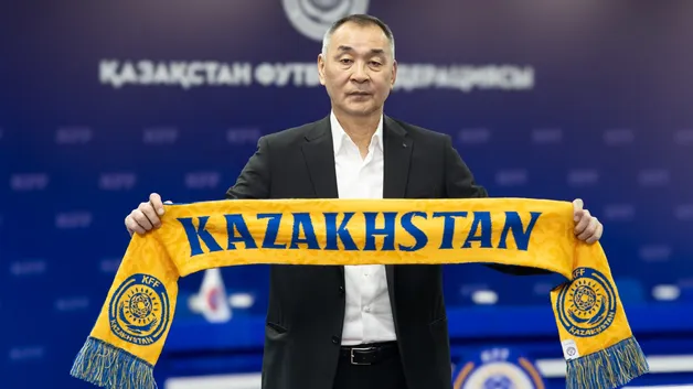 Сборную Казахстана по футболу официально возглавил Талгат Байсуфинов