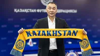 Сборную Казахстана по футболу официально возглавил Талгат Байсуфинов