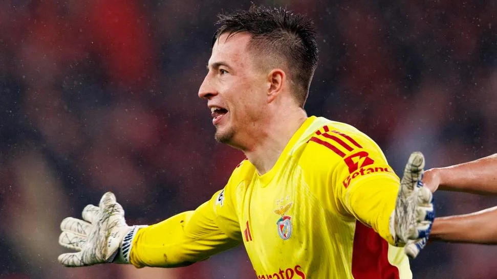 Анатолий Трубин празднует свой невероятный гол фото на sportnews.kz от 29 января 2026 11:47