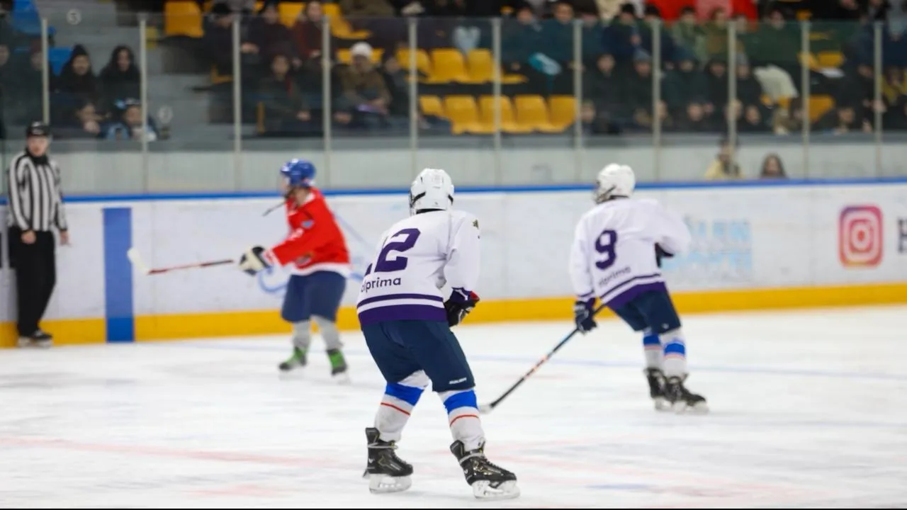 Юные хоккеисты на церемонии открытия турнира «Зимний спорт-фест» фото на sportnews.kz от 29 января 2026 16:14