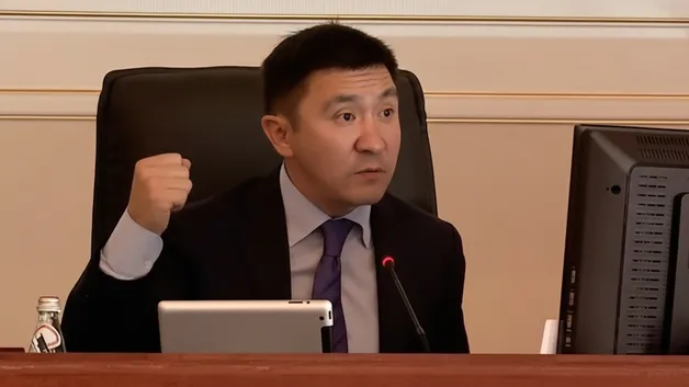 Ерлана Кожагапанова приговорили к 3 годам лишения свободы