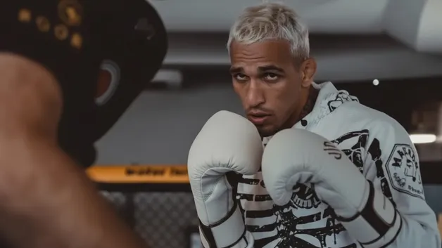 Чарльз Оливейра