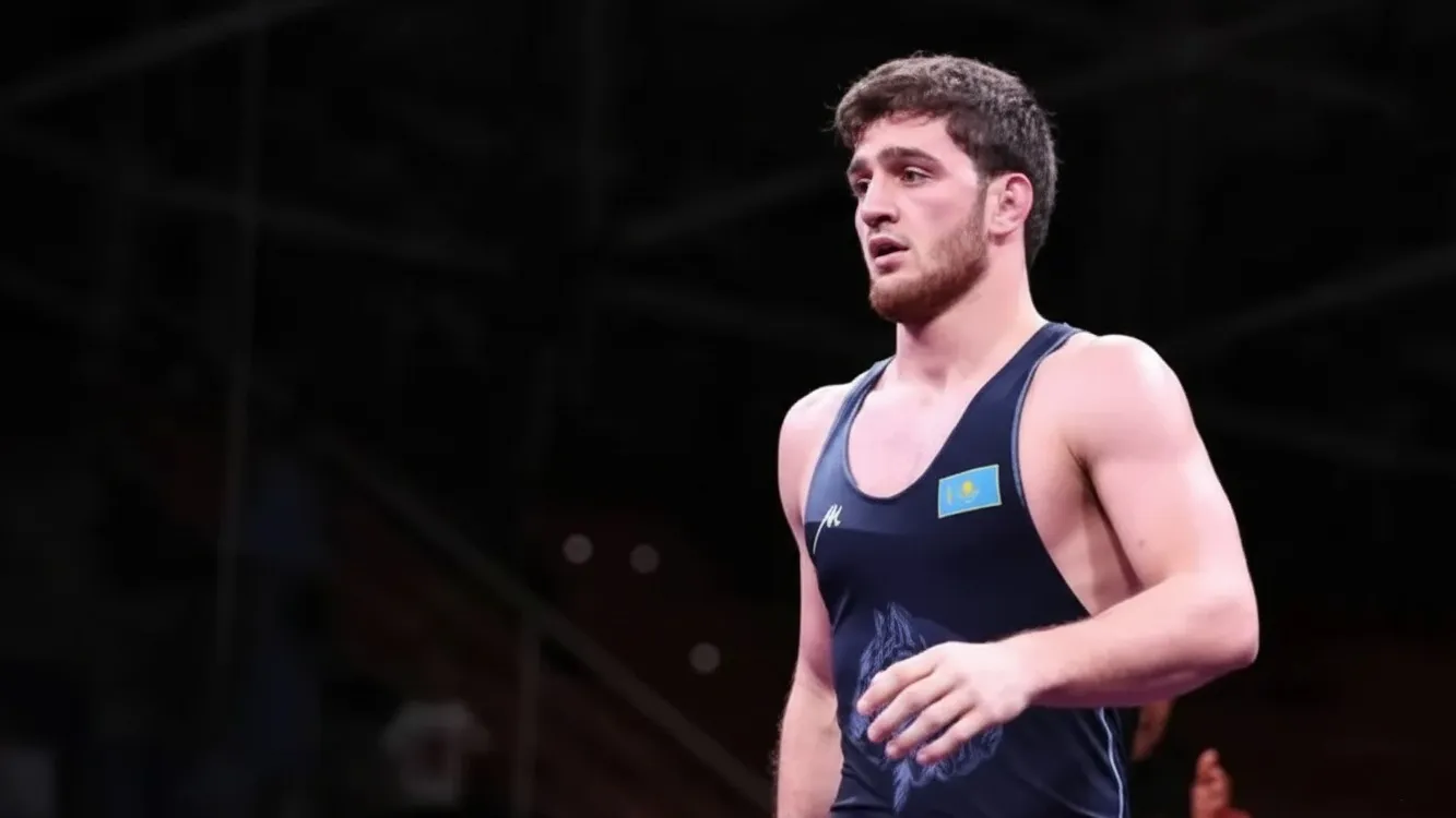 Минимальная победа: Куруглиев прошёл в финальный блок ЧМ по вольной борьбе фото на sportnews.kz от 15 сентября 2025 16:52