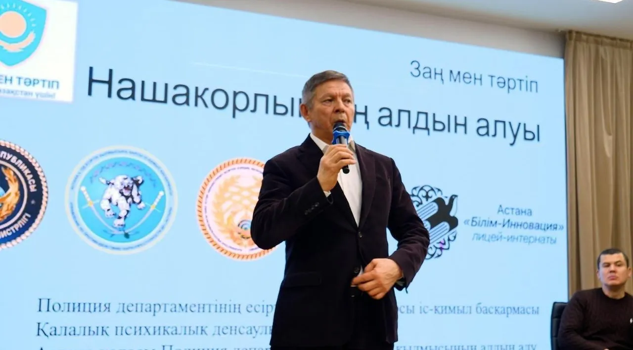 Актер выступает перед подростками на профилактической встрече в Астане фото на sportnews.kz от 09 февраля 2026 14:01