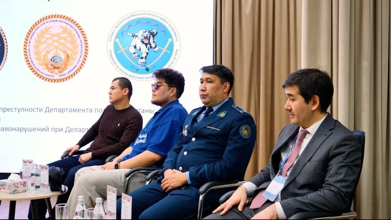 Сотрудники полиции проводят профилактическую беседу со школьниками в Астане фото на sportnews.kz от 09 февраля 2026 14:01