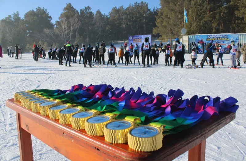 Участники лыжного марафона в Каркаралинске фото на sportnews.kz от 10 февраля 2026 14:38
