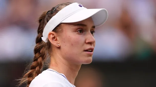 Елена Рыбакина снялась с «тысячника» в Дубае из-за проблем со здоровьем