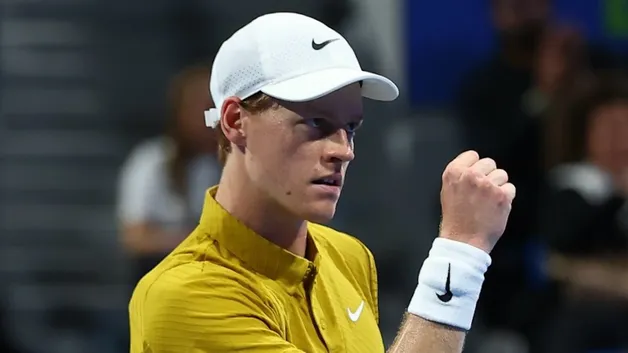 Поражение Синнера лишило болельщиков финала с Алькарасом