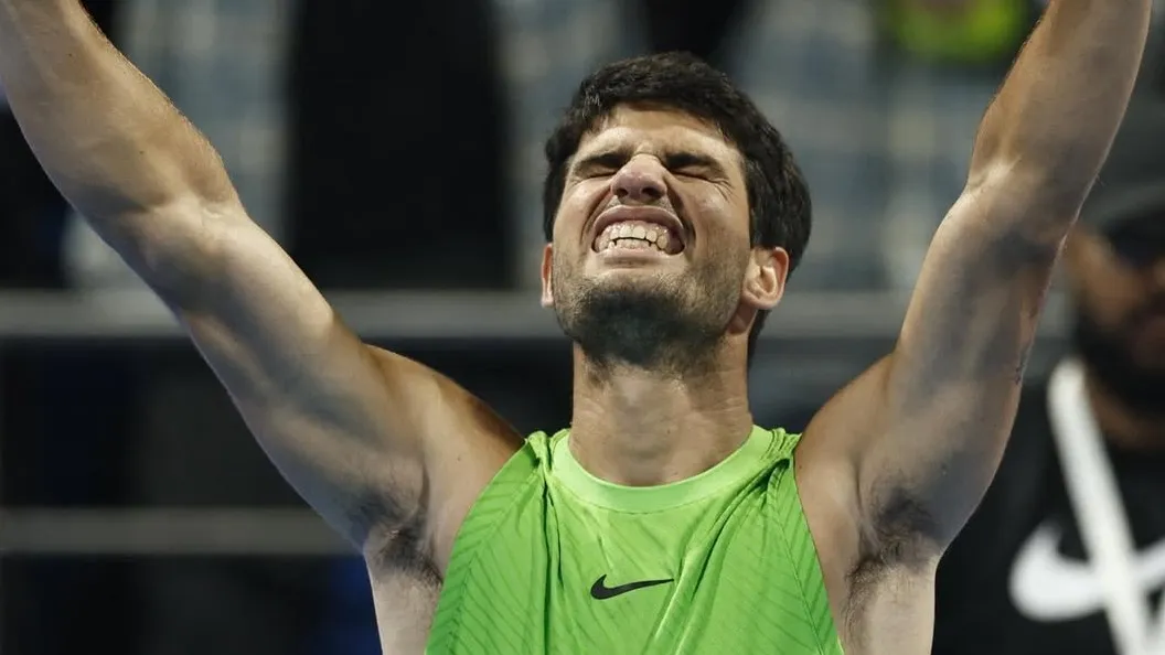 Карлос Алькарас отыгрался после проигранного сета и вышел в полуфинал в Дохе фото на sportnews.kz от 20 февраля 2026 13:34