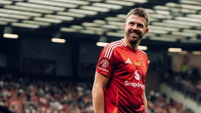 Майкл Кэррик наслаждается работой во главе Манчестер Юнайтед