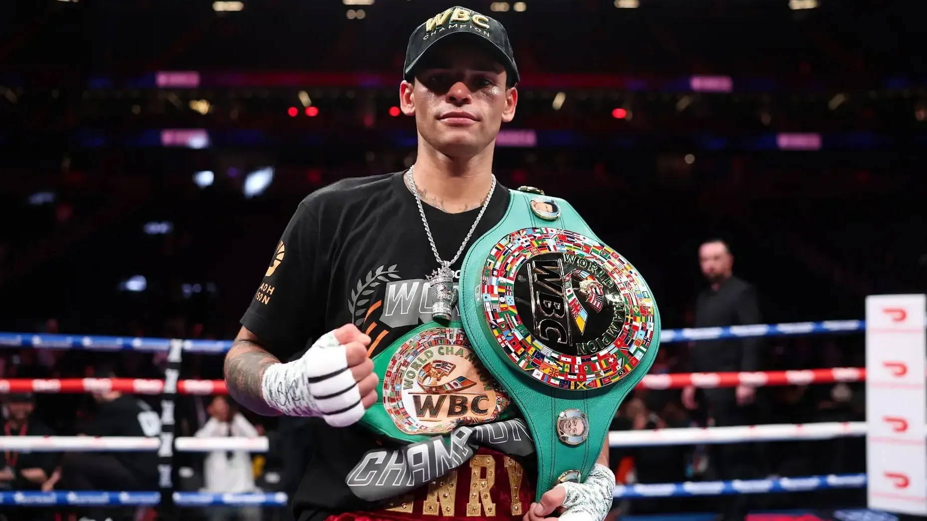 Топ-10 суперсреднего и полусреднего веса: кто поднялся, кто выбыл фото на sportnews.kz от 26 февраля 2026 15:25