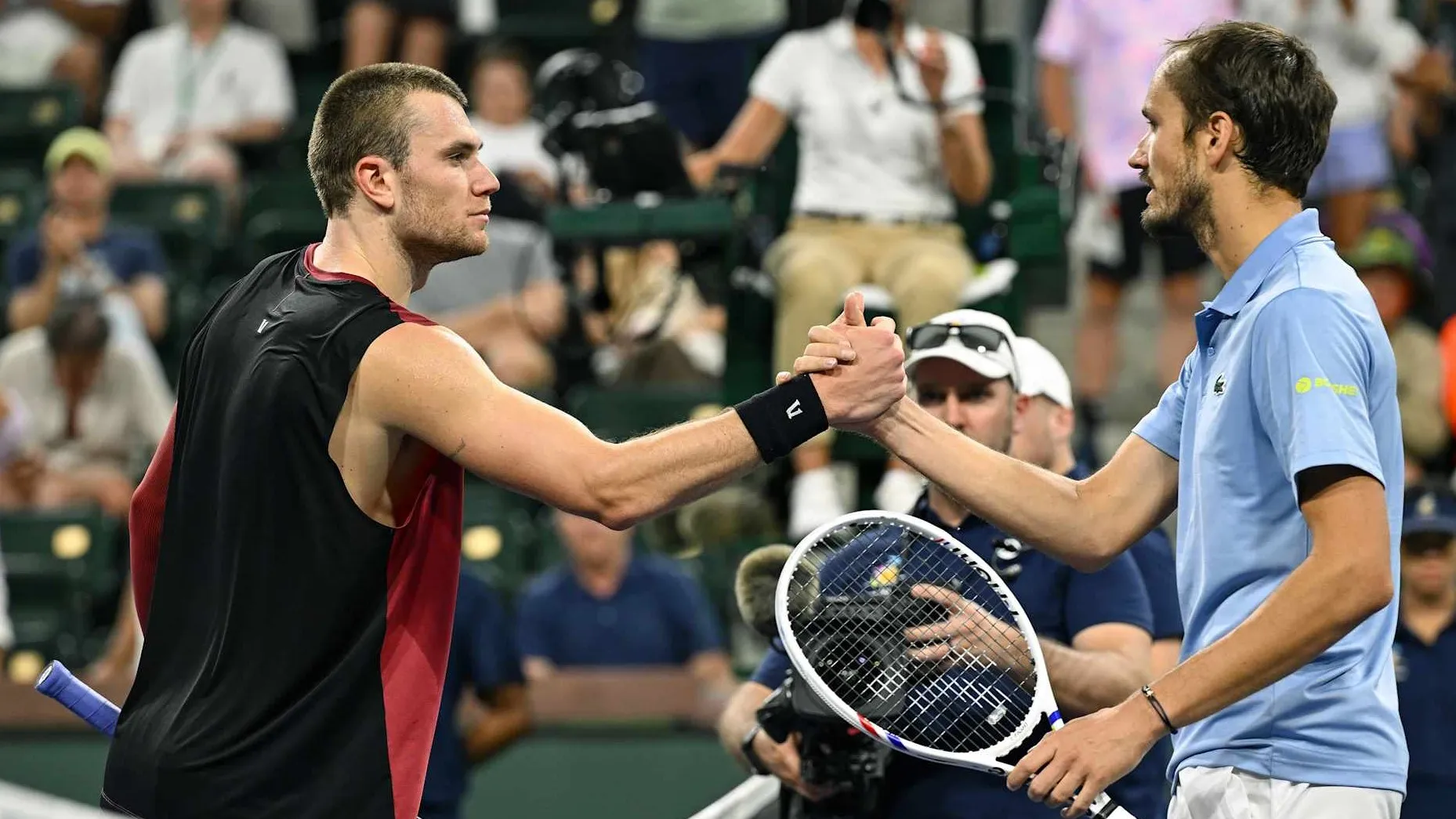 Дрейпер проиграл Медведеву после решения судьи: за что зрители освистали концовку матча фото на sportnews.kz от 13 марта 2026 14:39