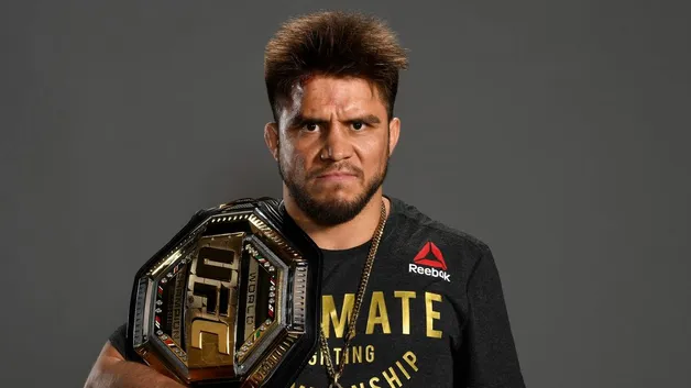 Миллиарды в UFC и скромные гонорары: Генри Сехудо объяснил, где теряются деньги бойцов