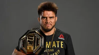 Миллиарды в UFC и скромные гонорары: Генри Сехудо объяснил, где теряются деньги бойцов