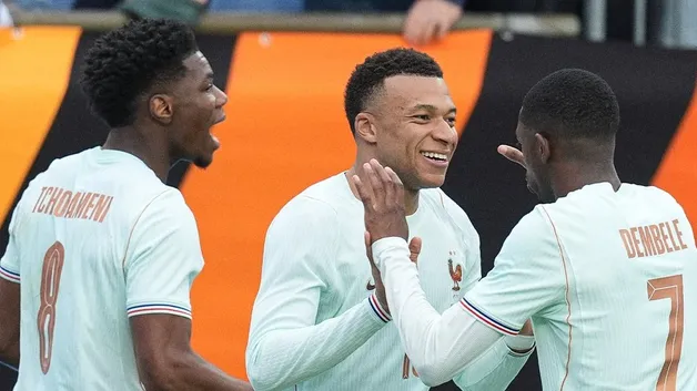 Мбаппе в шаге от рекорда Жиру: Франция обыграла Бразилию даже в меньшинстве