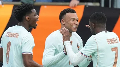 Мбаппе в шаге от рекорда Жиру: Франция обыграла Бразилию даже в меньшинстве