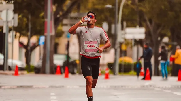 Бег без пластика: почему решение Парижского марафона разделило участников