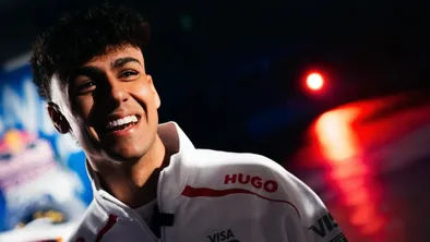 Неожиданный перерыв в «Формуле-1»: как Линдблад сменил болид на скейтборд