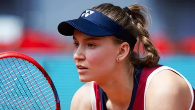 Рыбакина вышла в следующий раунд в Мадриде после скандального эпизода на корте