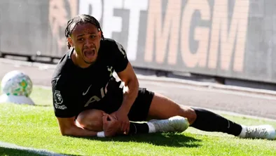 Сезон для Хави Симонса завершен досрочно: какие последствия ждут клуб и сборную