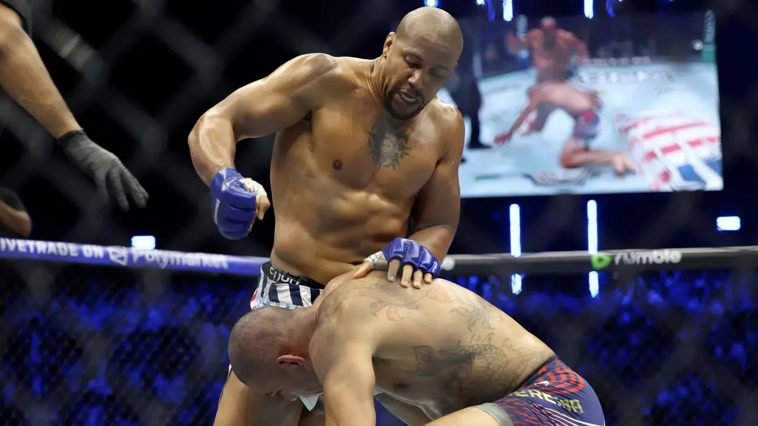 Глава UFC прокомментировал жалобы Перейры на запрещенные удары фото на sportnews.kz от 07 июля 2026 13:33