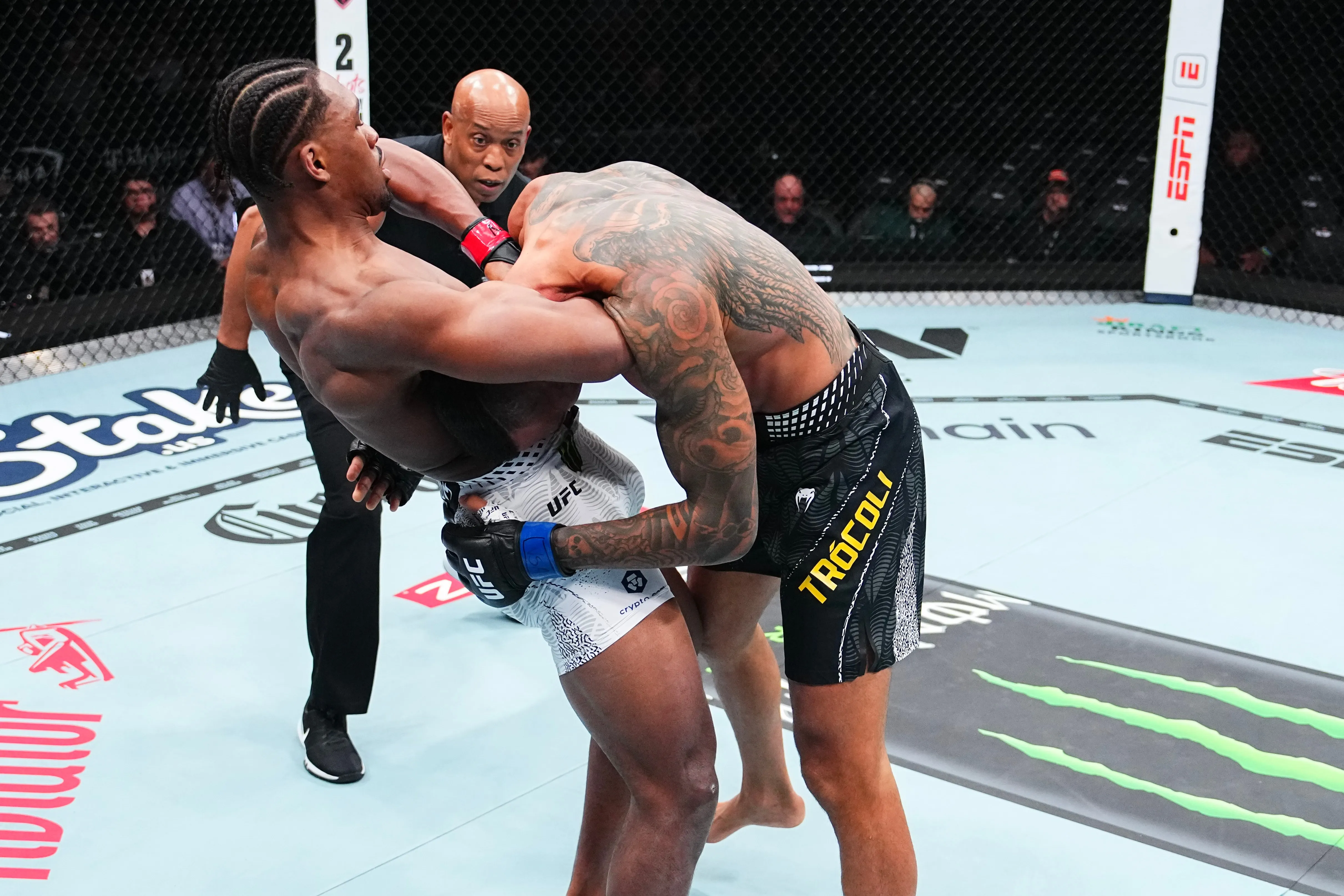 Почему Абдул-Малик – явный фаворит UFC 330 после первого поражения?