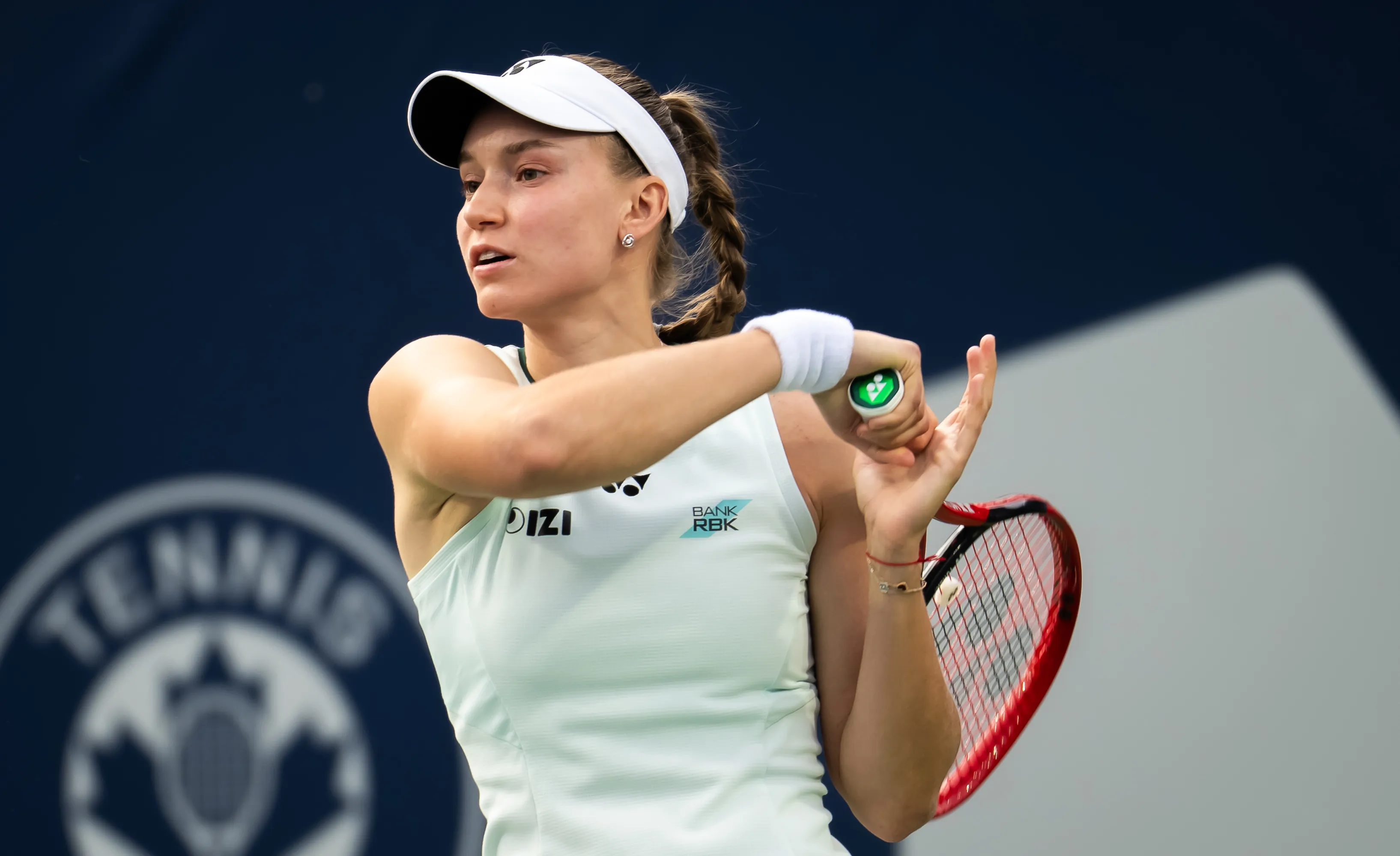 Рыбакина спаслась с двух брейк-поинтов и вышла в полуфинал в Торонто фото на sportnews.kz от 12 августа 2026 08:33