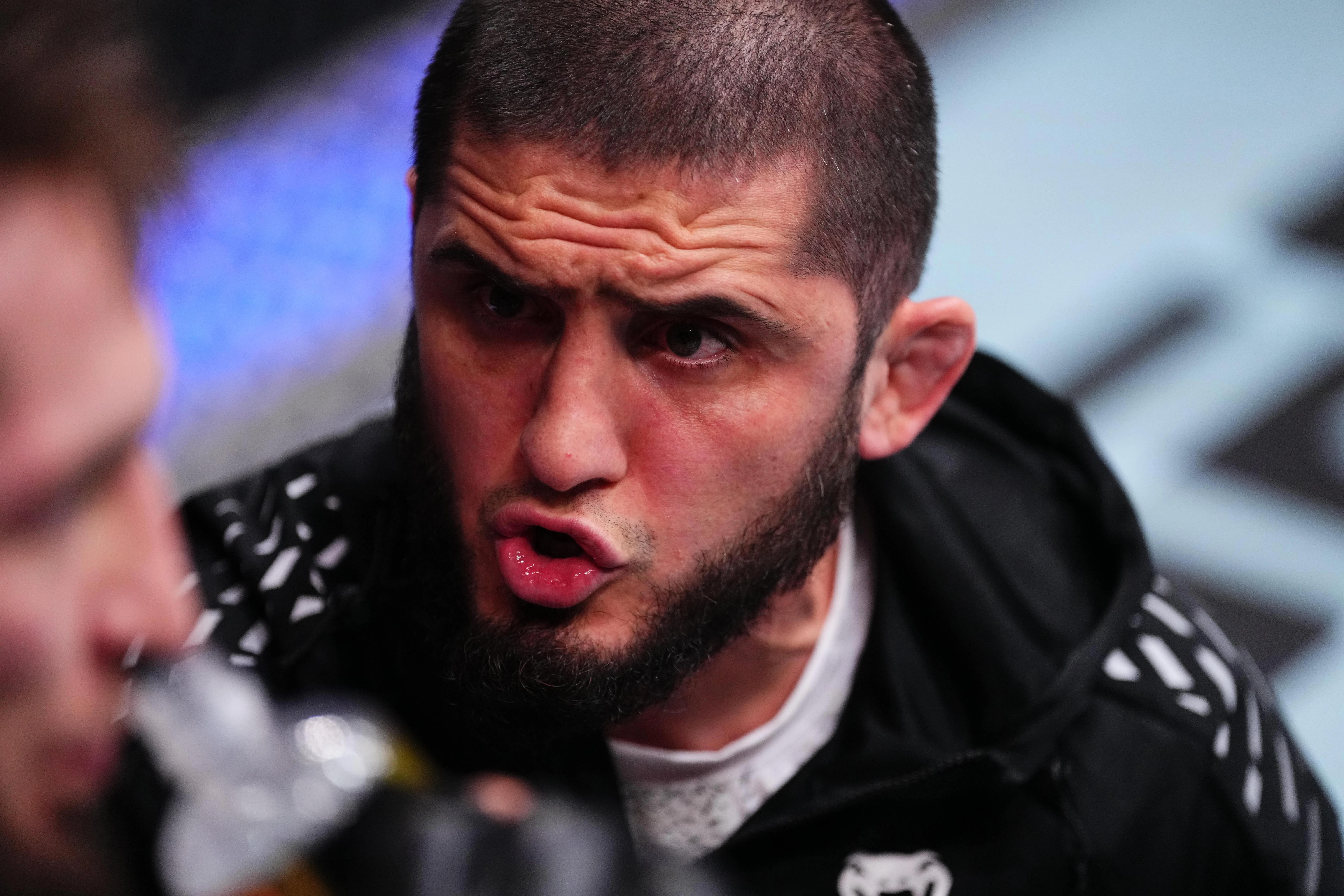 Махачев отправился на рыбалку перед UFC 330 и столкнулся с назойливым фанатом фото на sportnews.kz от 13 августа 2026 09:14