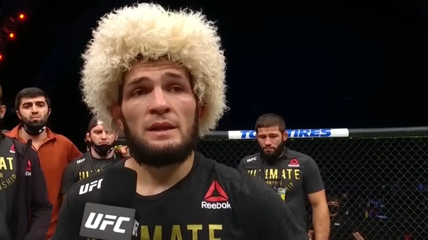 Хабиб Нурмагомедов в октагоне после победы над Джастином Гэтжи на UFC 254 фото на sportnews.kz от 13 августа 2026 14:03