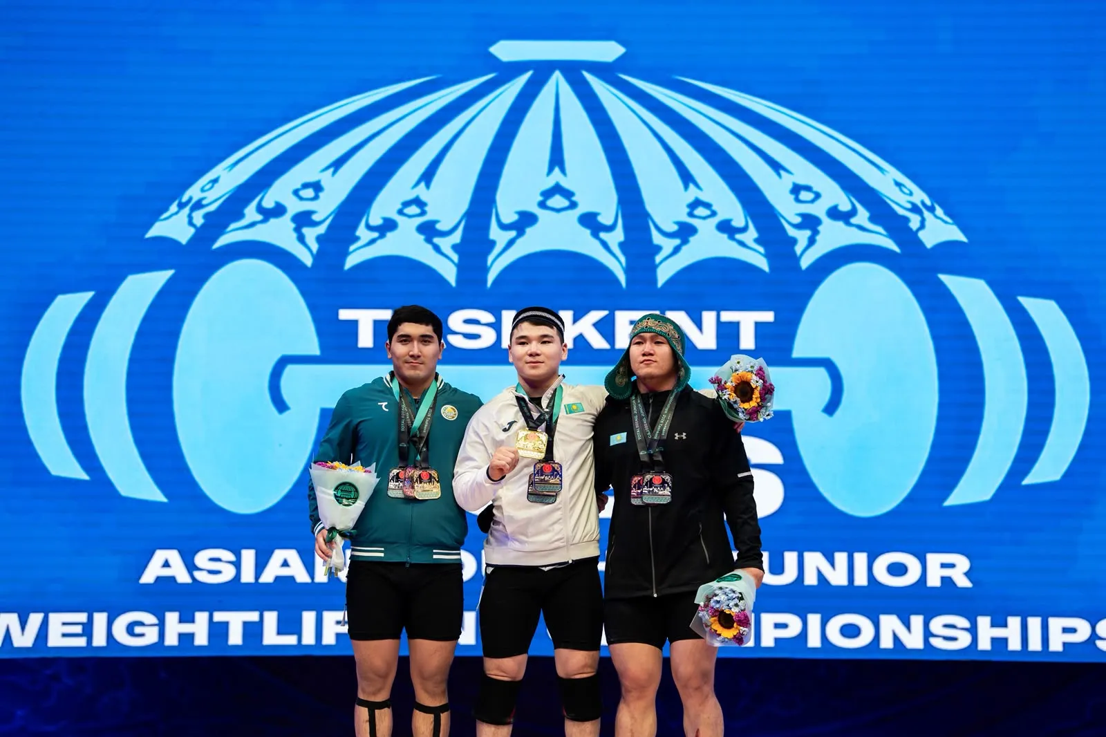 Акжол Курманбек установил два рекорда Азии на чемпионате в Ташкенте фото на sportnews.kz от 14 августа 2026 08:23