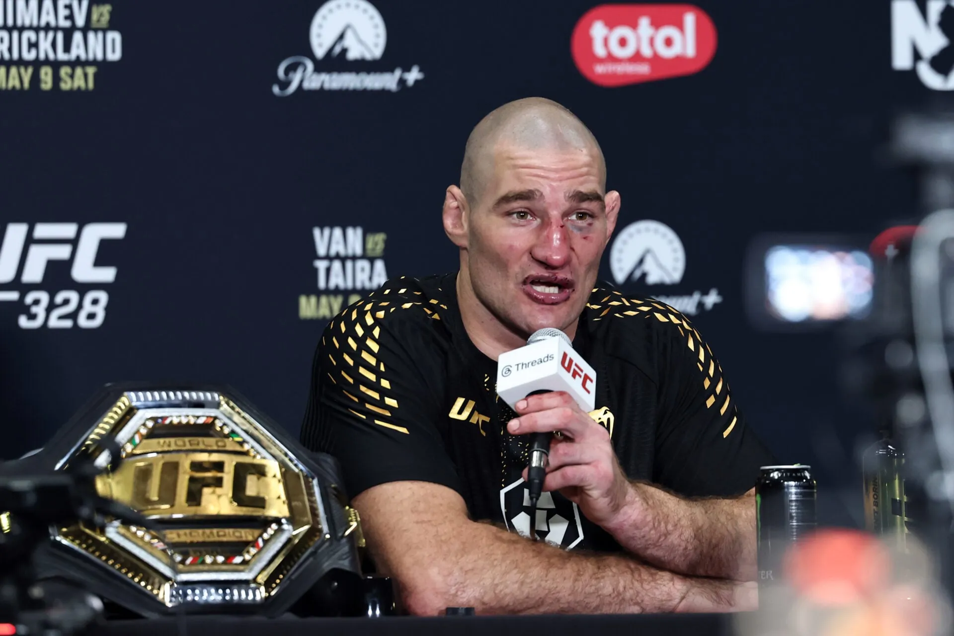Тренер Джейн Робертсон ушёл из UFC сразу после проигранного боя — реакция Стрикленда