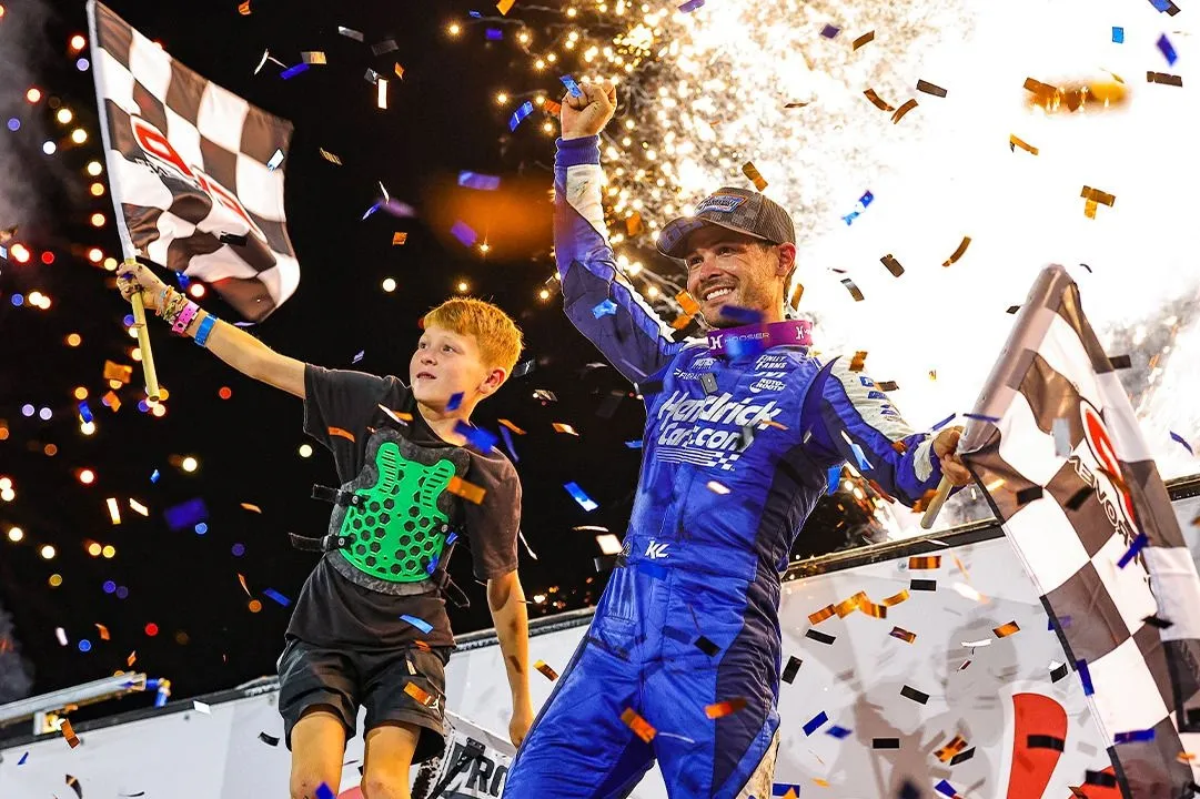 Кайл Ларсон выиграл финал Knoxville Nationals после возврата из NASCAR