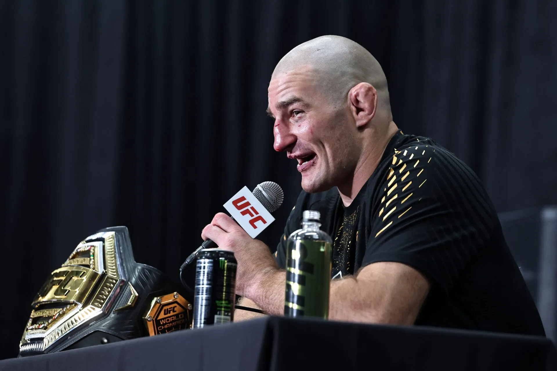 Скандал в UFC: скриншоты переписки Стрикленда и Вудли из-за тренера