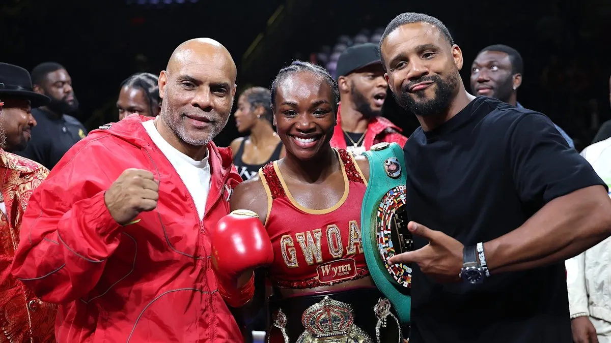 Клэрисса Шилдс отобрала пояса WBA и WBC с переломанным пальцем