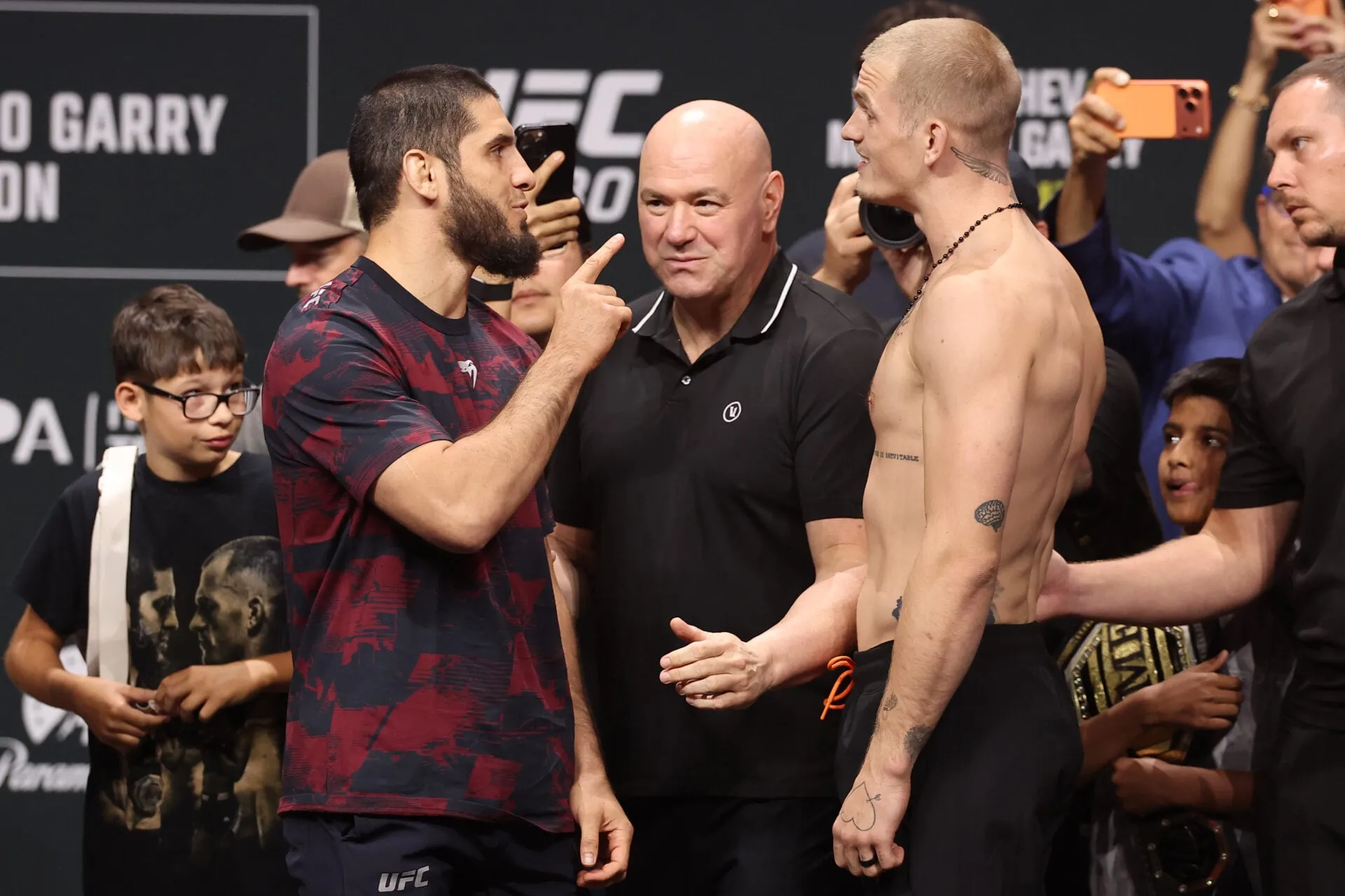 Гений спокойствия перед клеткой: как трюк Гэрри взбудоражил UFC