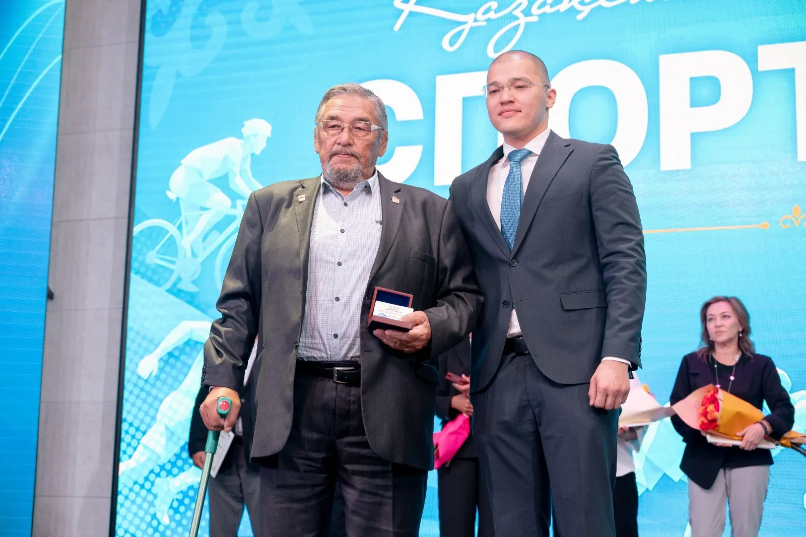 Тренер из Караганды воспитал троих чемпионов мира и получил знак НОК