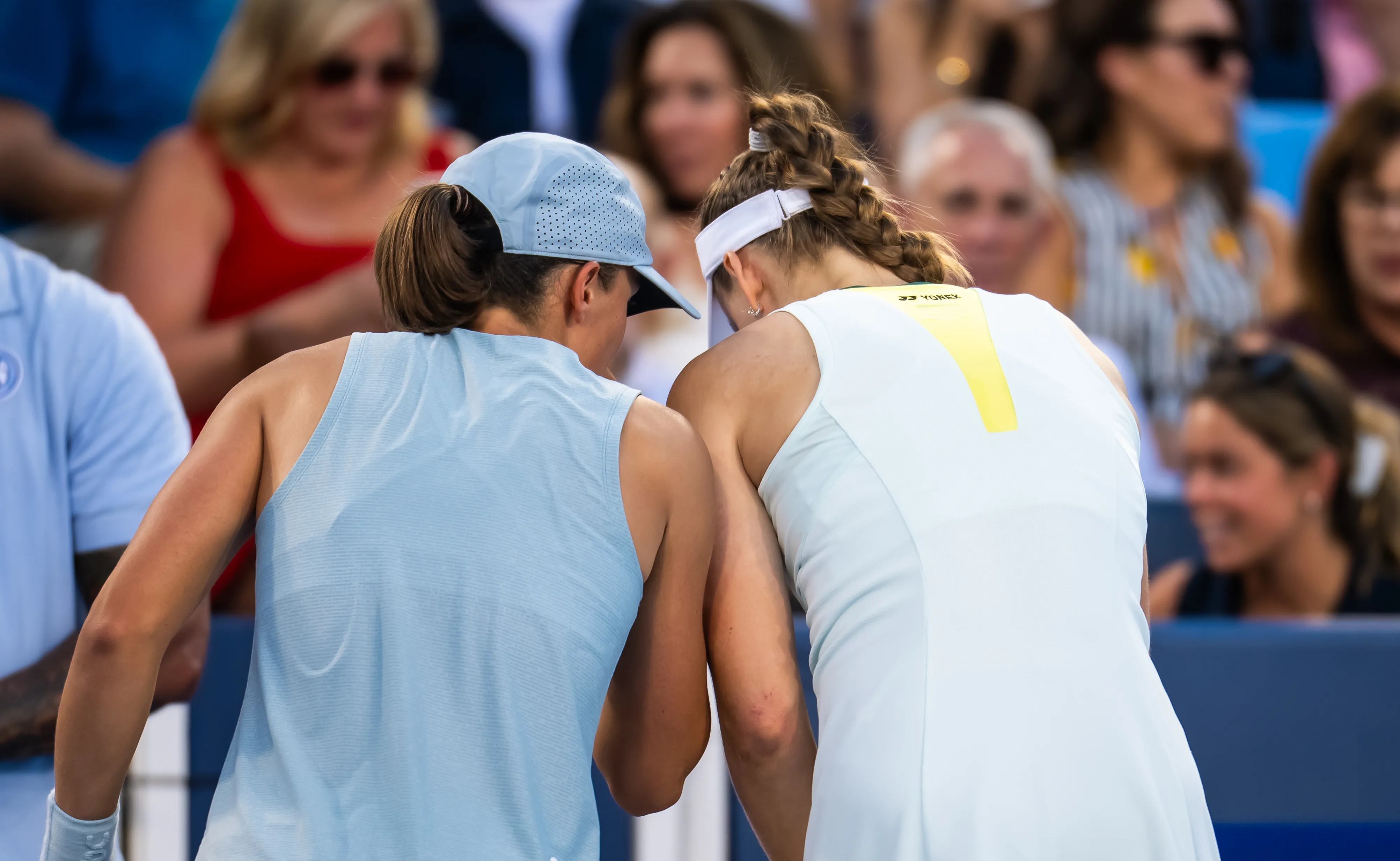 Травма вынудила Рыбакину сняться с четвертьфинала WTA в Цинциннати