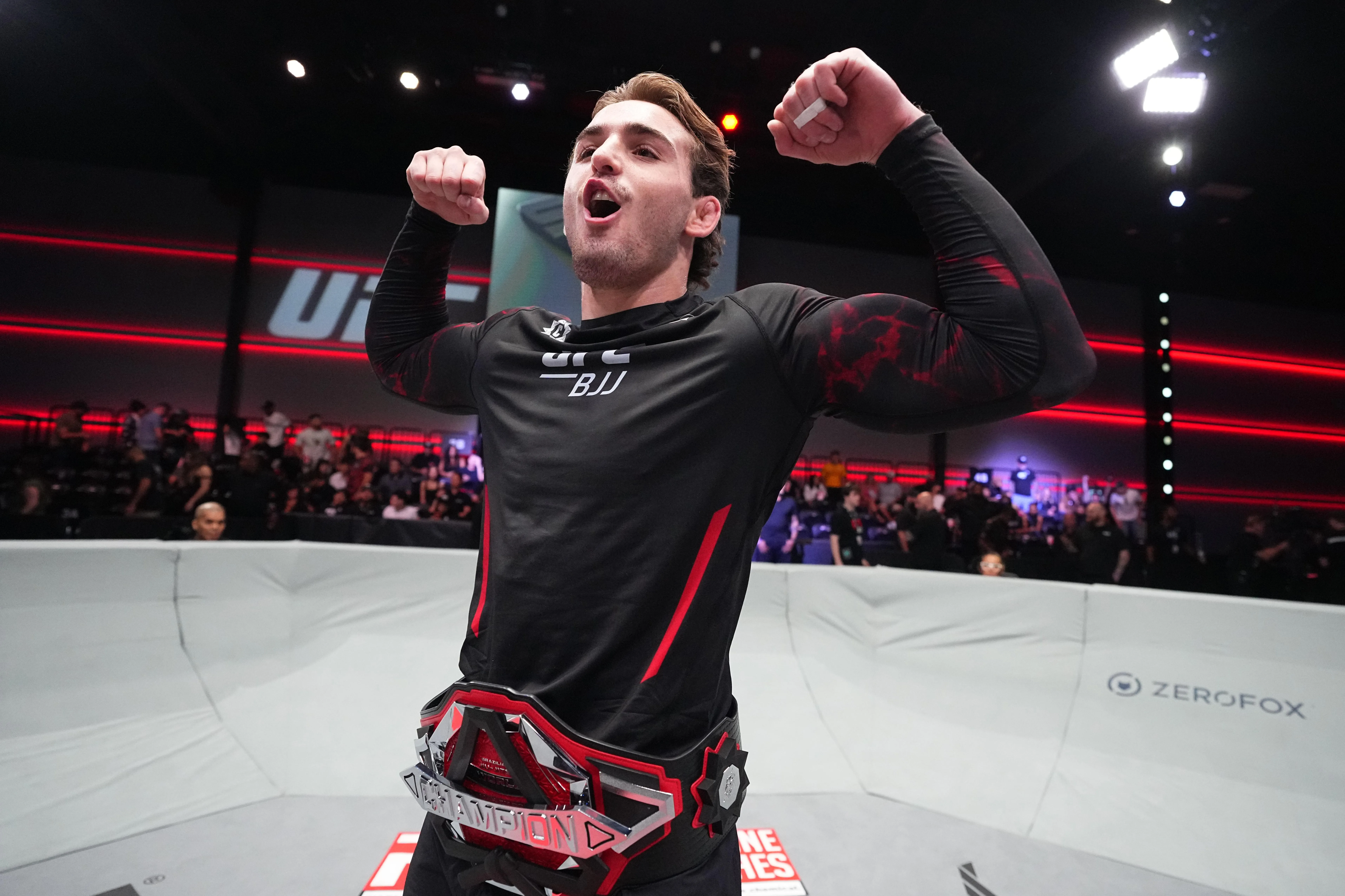 Тэткетт защитил титул UFC BJJ первым раундом и вызвал Пимлетта