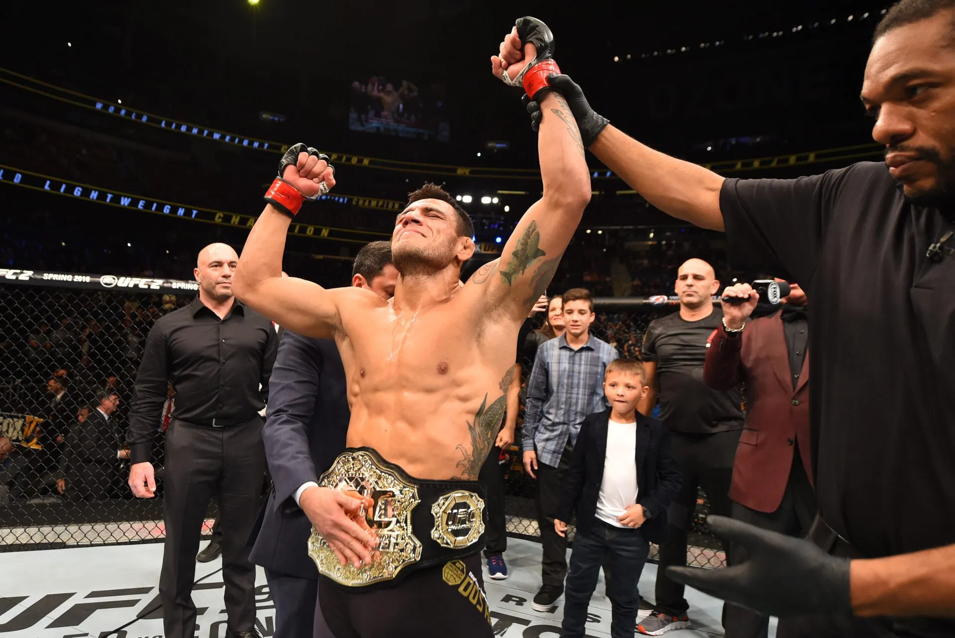Экс-чемпион UFC дос Аньос вернется в октагон после травмы колена